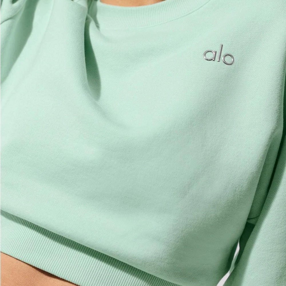 Alo Women's Spearmint Accolade Cropped Crewneck Sweatshirt and Shors